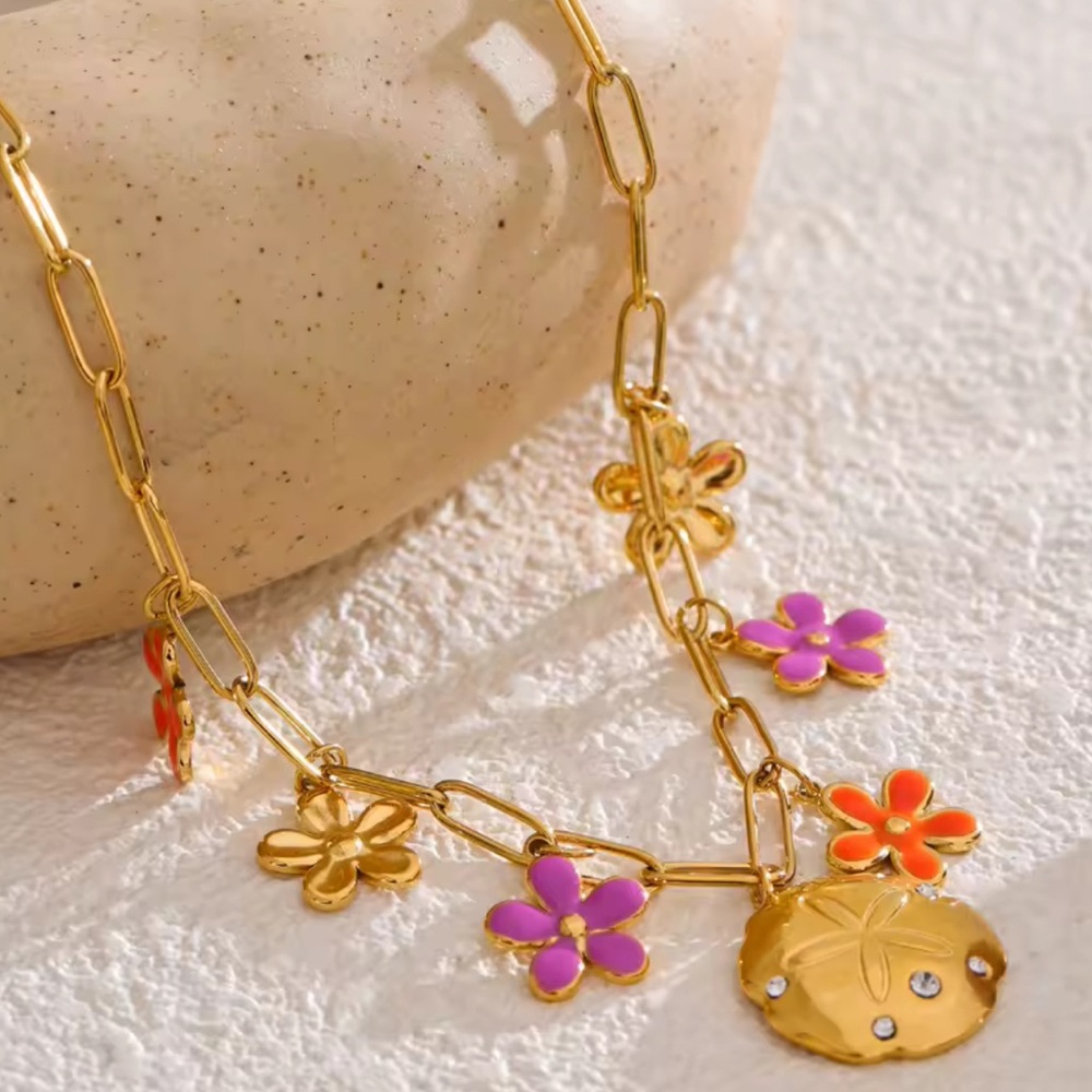 ◾️18K Gold Plated Flower Enamel Charm Necklace